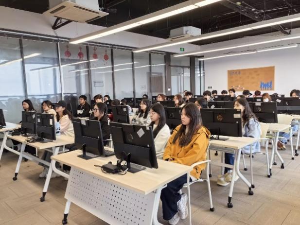 走進(jìn)前沿，啟航未來 計(jì)算機(jī)工程學(xué)院新生赴中軟國(guó)際與同濟(jì)人工智能研究院開展專業(yè)認(rèn)知實(shí)習(xí)