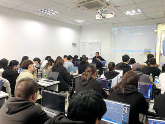 專業(yè)IT培訓(xùn)學(xué)校 賦能未來(lái)，全棧課程體系與教育軟件研發(fā)的雙輪驅(qū)動(dòng)